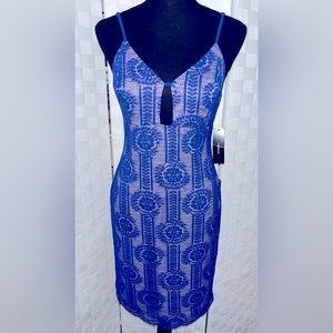 💙Lulus Lace Overlay Midi Dress NWT/Size Small